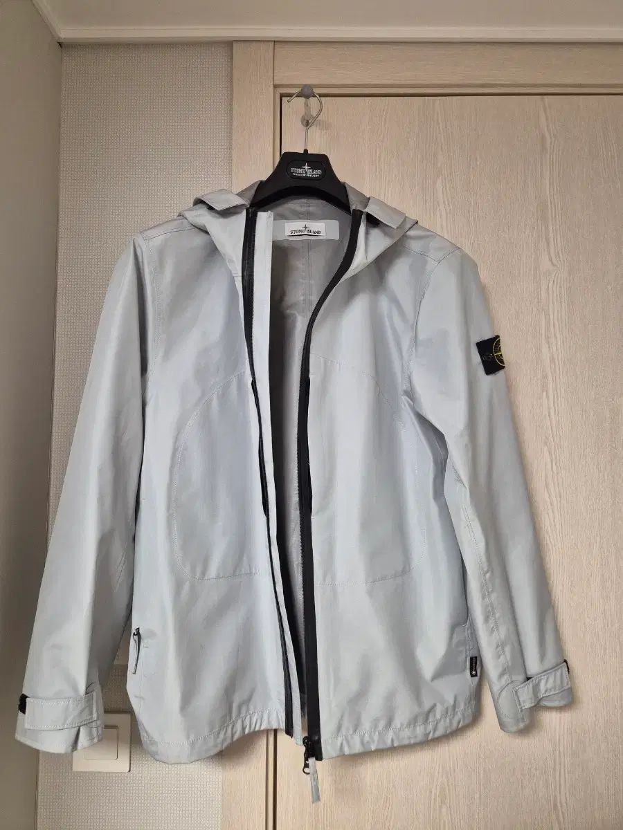 ストーンアイランド ゴアテックス ライトグレー フードジャケット XL