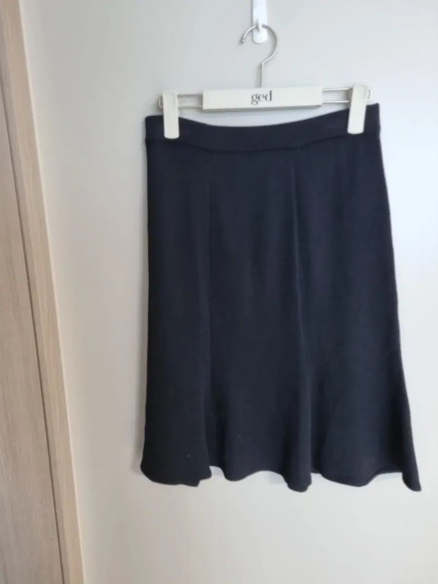 センジョーン 黒 Aライン バンディング スカート