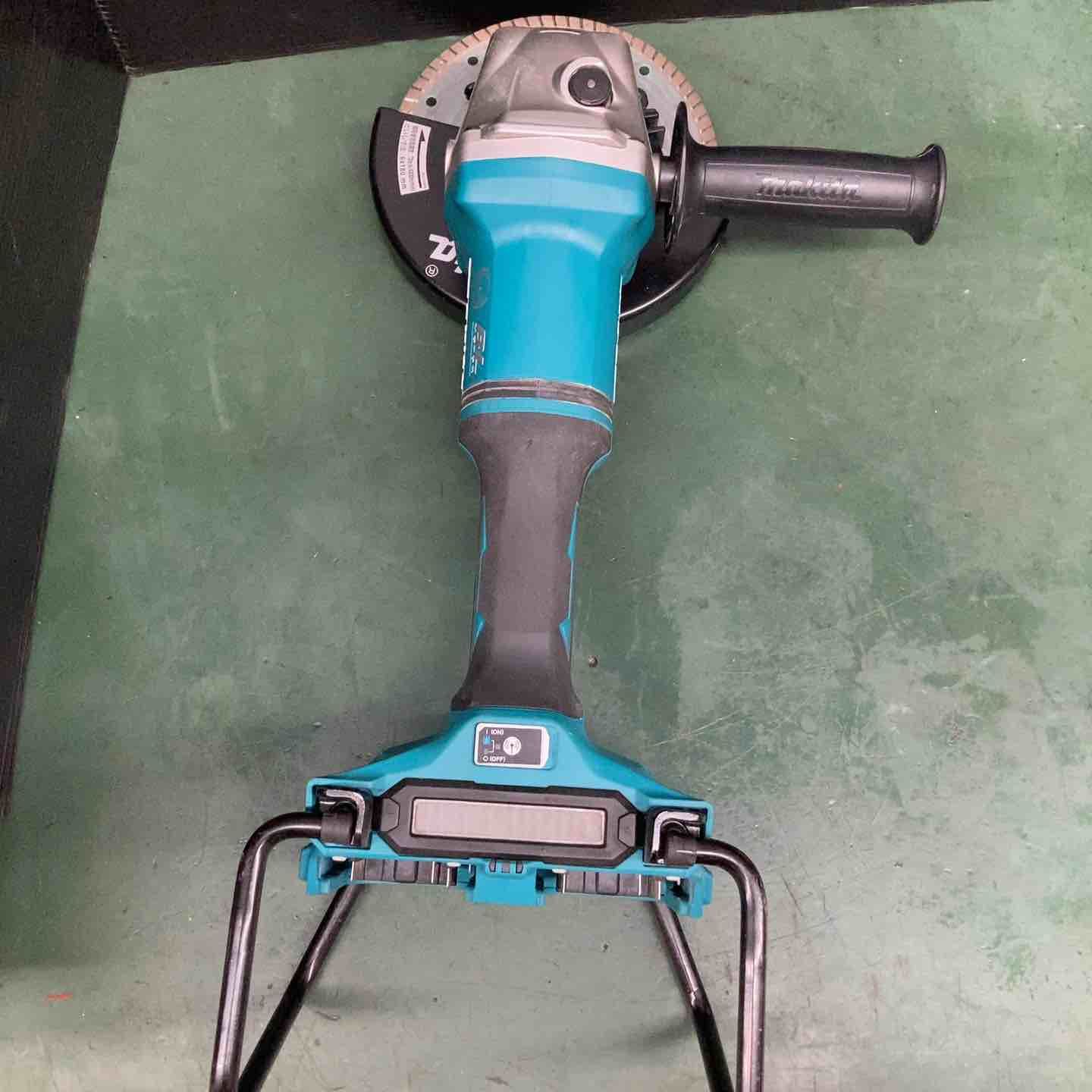 マキタ makita 180 mmコードレスディスクグラインダ GA 701 DZ