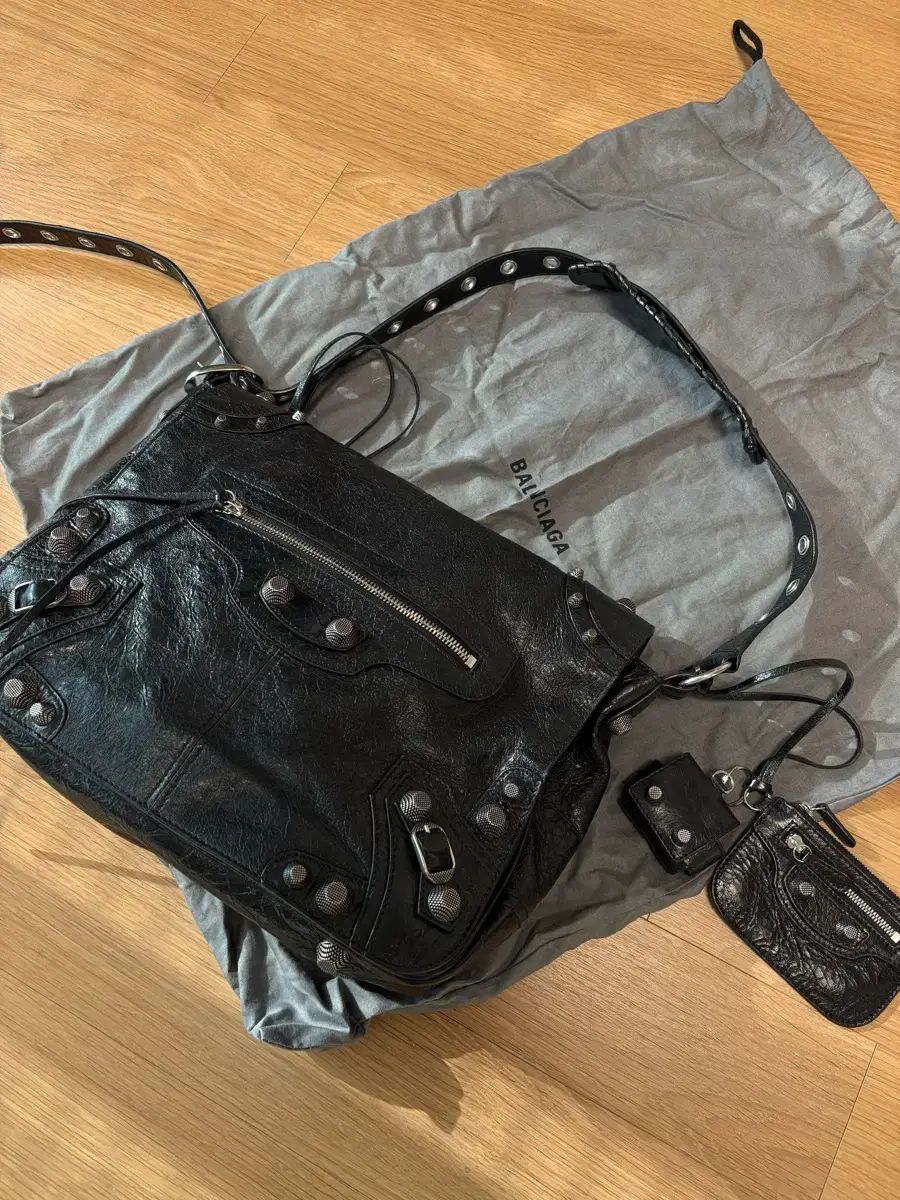 バレンシアガ メッセンジャーバッグ ミディアム ブラック メッセンジャーバッグ ショルダーバッグ バッグ