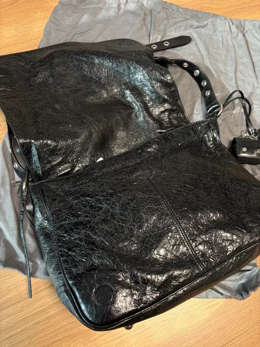 バレンシアガ メッセンジャーバッグ