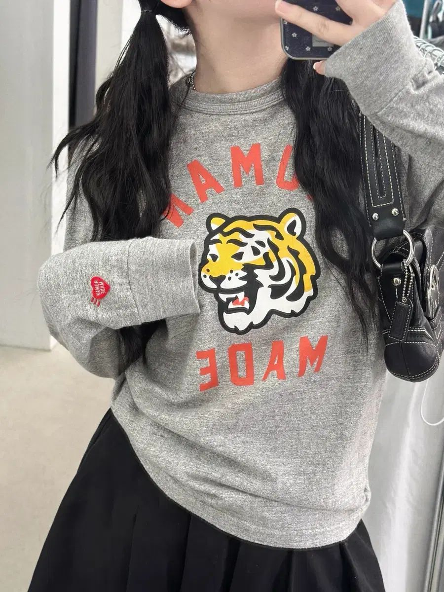 HUMAN MADE タイガー グレー 小売業者 ロングスリーブ HUMAN MADE トラ