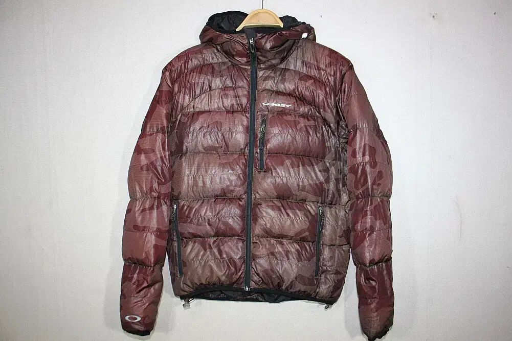 オークリー カモフラージュ ダウン アウター ウリ100