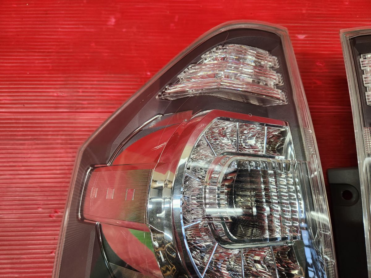 トヨタ 70 ヴォクシー 標準 後期 純正 左右 テールランプ ZRR70G
