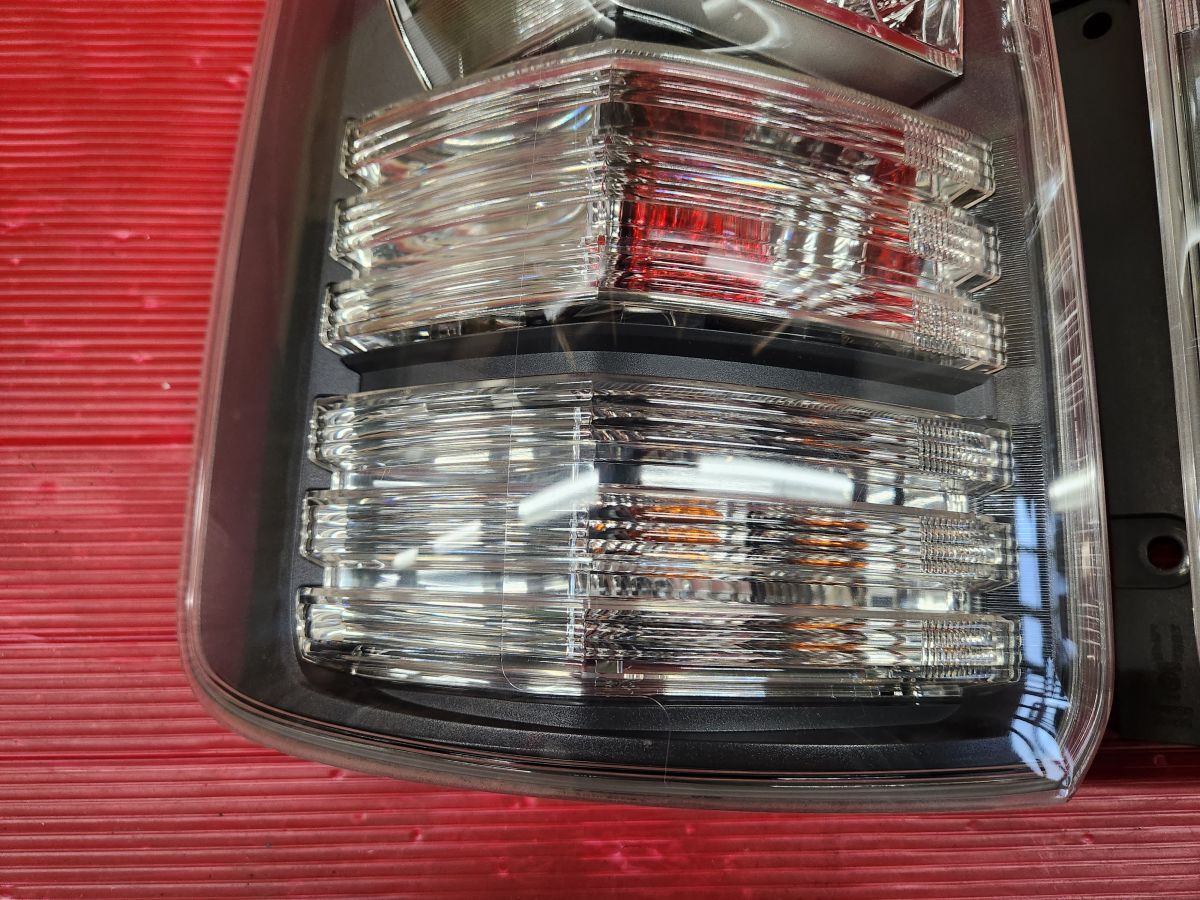トヨタ 70 ヴォクシー 標準 後期 純正 左右 テールランプ ZRR70G