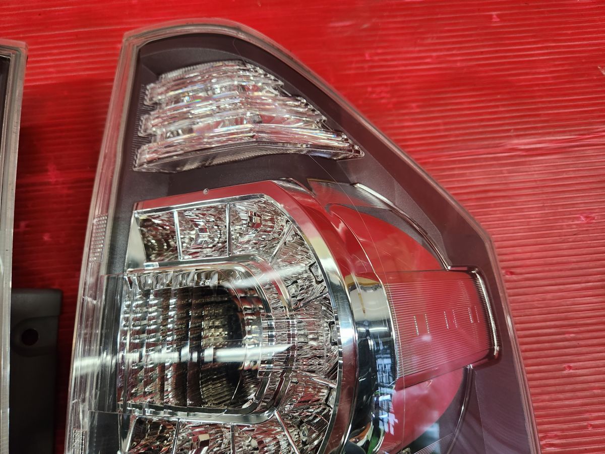 トヨタ 70 ヴォクシー 標準 後期 純正 左右 テールランプ ZRR70G