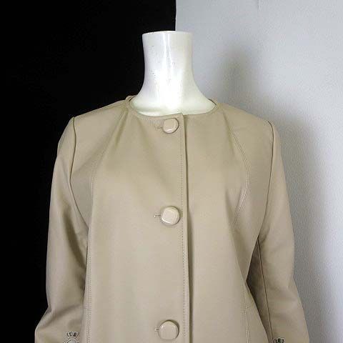 美品　ラムレザー フラワーカットワーク　ノーカラーコート ベージュ　羊革　花柄 コート ラムレザー 羊革 ロングコート ノーカラー カットワーク 花柄