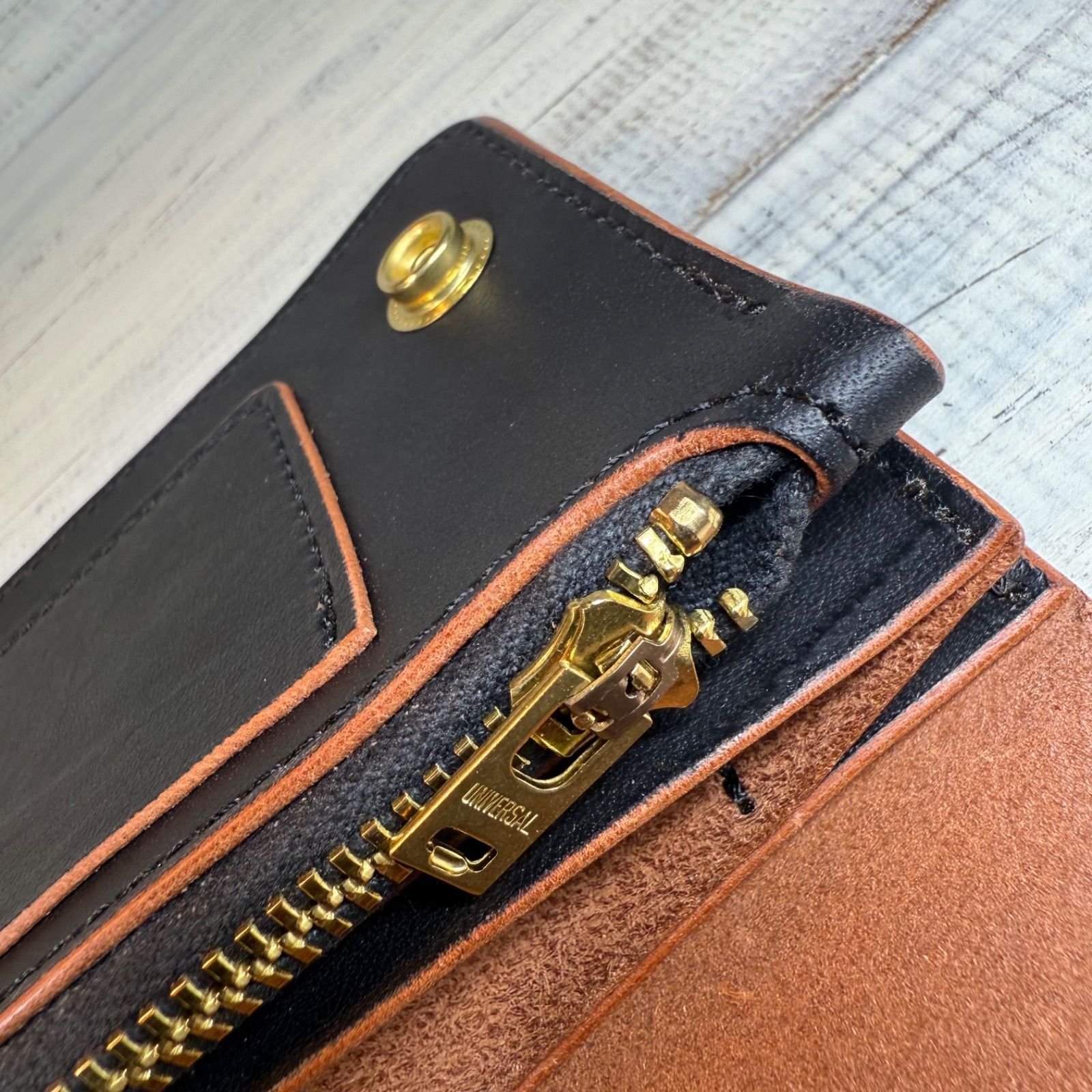 トラッカーウォレット ロング 3層】 ブラック 茶芯 ゴールド