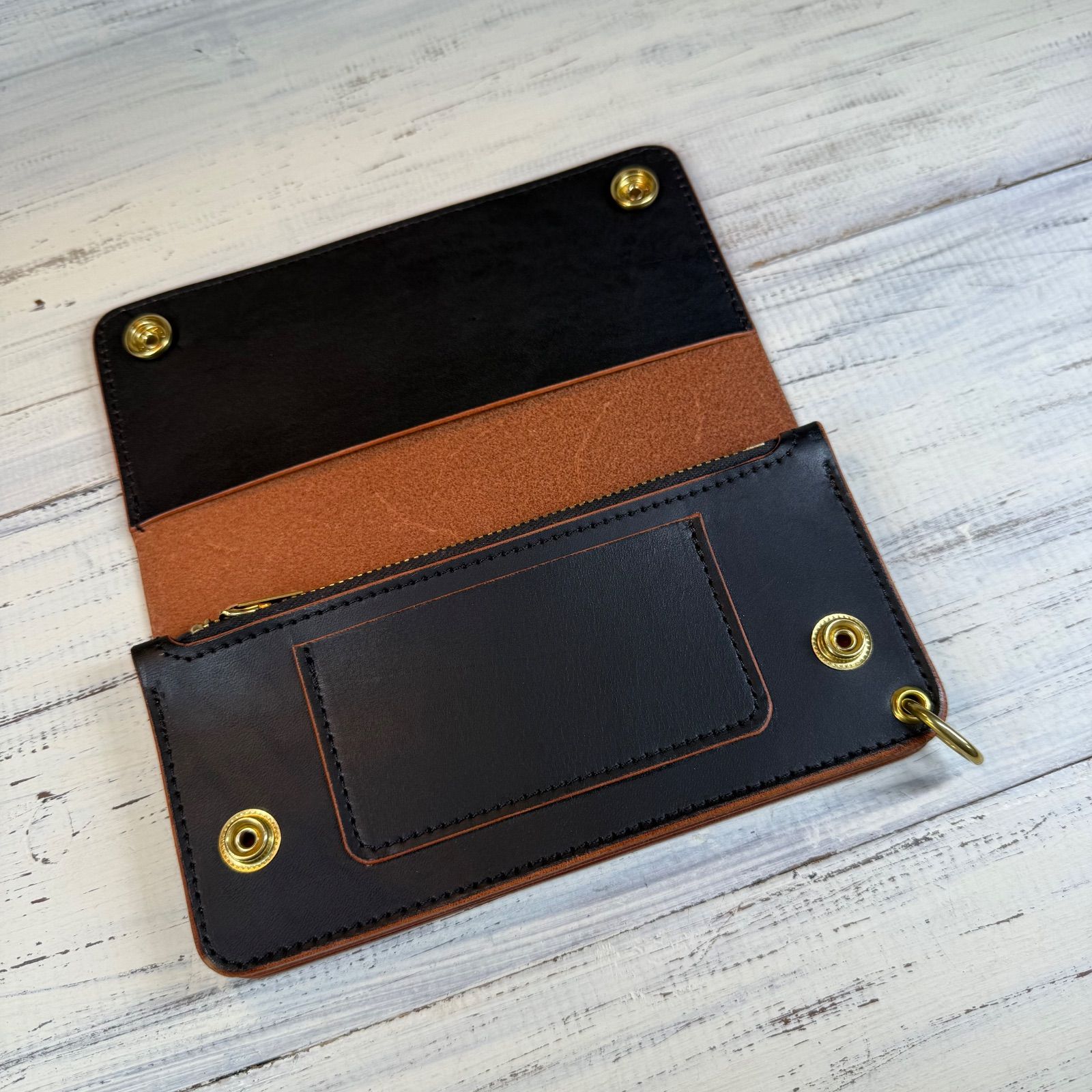 【トラッカーウォレット ロング 3層】 ブラック ゴールド universal トラッカーウォレット ロング 3層】 ブラック 茶芯 ゴールド