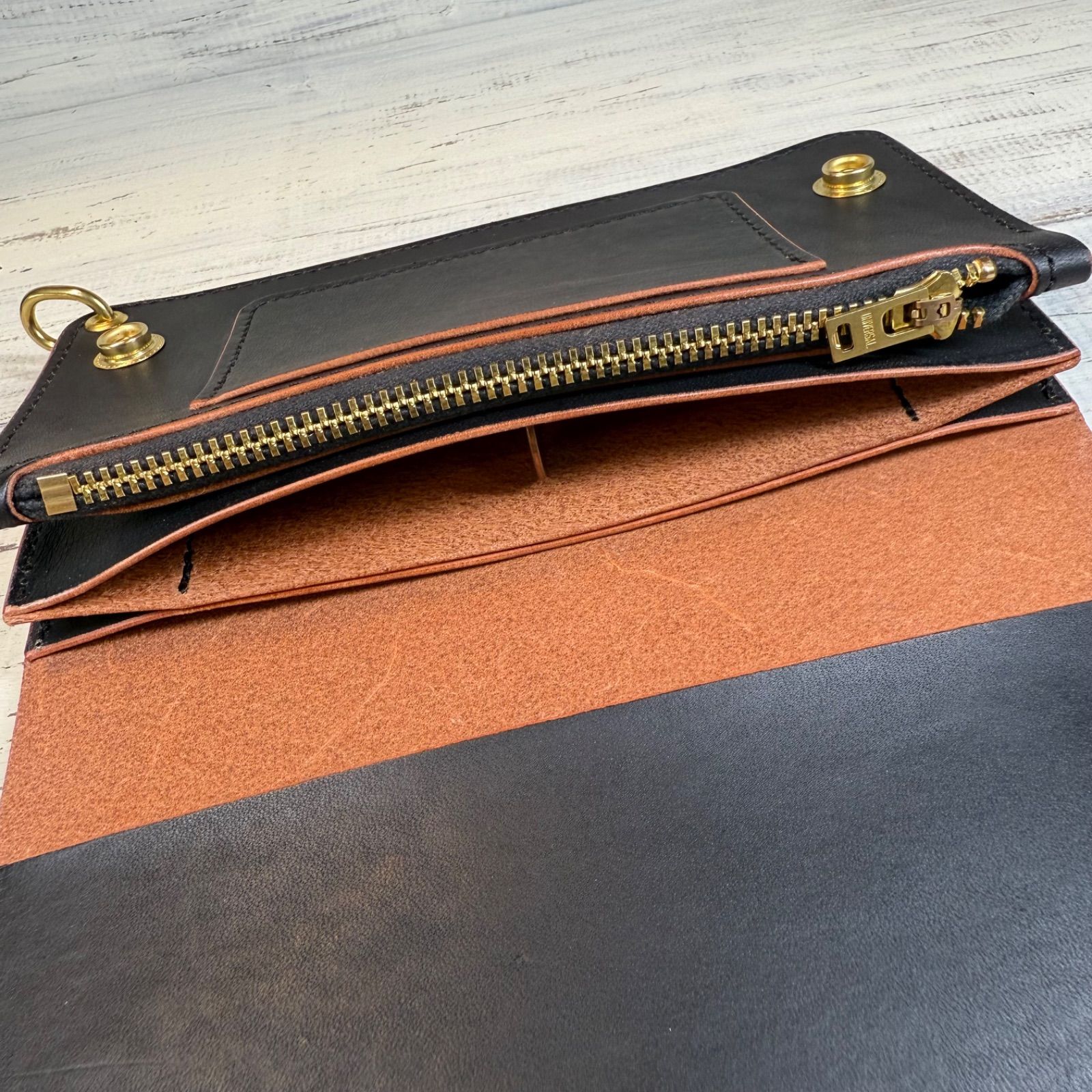 トラッカーウォレット ロング 3層】 ブラック 茶芯 ゴールド