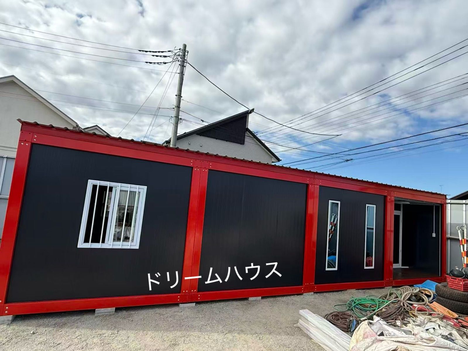 3x6x2.8m四連棟勾配屋根黒色赤フレーム　事務所　現場　プレハブハウス　物置