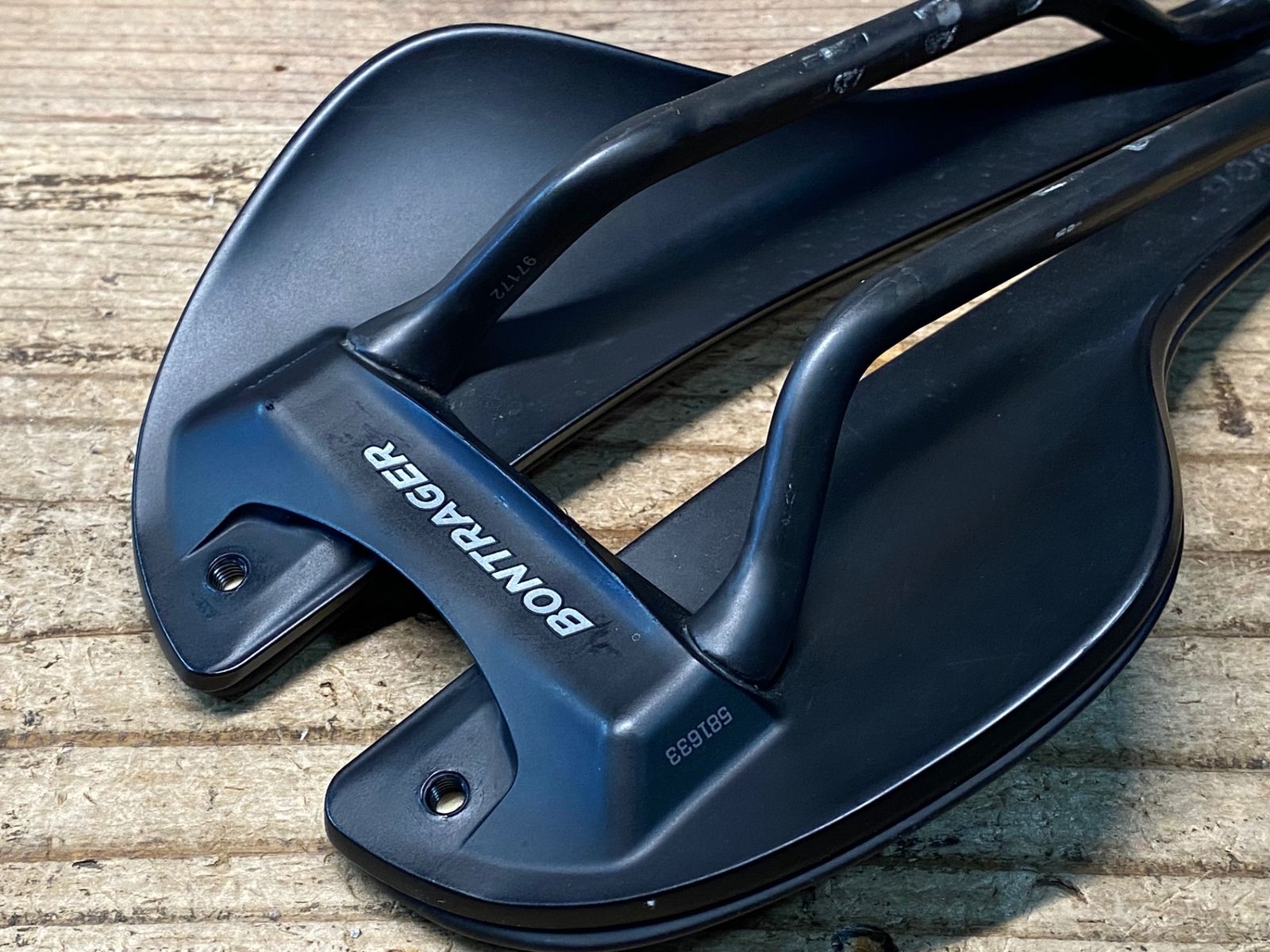 JP895 ボントレガー BONTRAGER AEOLUS PRO サドル カーボンレール