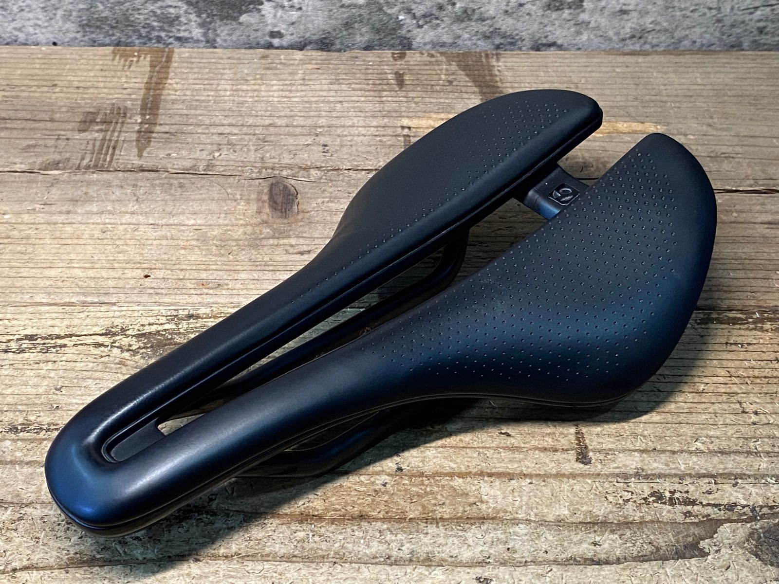 JP895 ボントレガー BONTRAGER AEOLUS PRO サドル カーボンレール