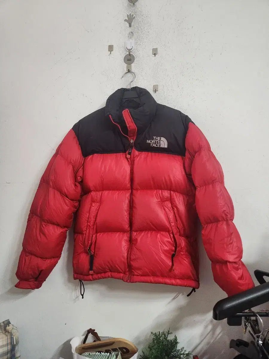 THE NORTH FACE ザノースフェイス ヌプシ ダウン レッド/ブラック 