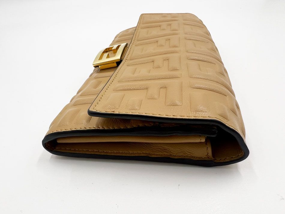 FENDI フェンディ CONTINENTAL WALLET バゲット コンチネンタル