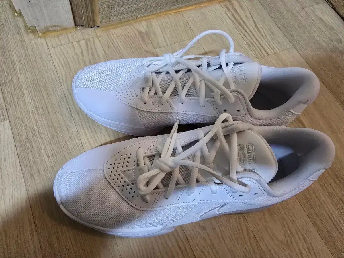 ナイキ GT Cut 白 バスケシューズ 275 mm