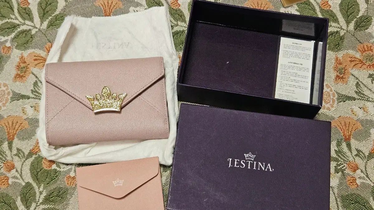 J ESTINA ジェイエスティナ MOMA 二つ折り財布 ピンク