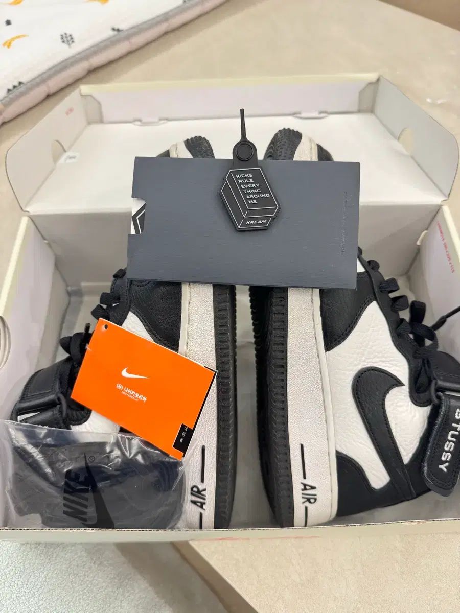 NIKE x STUSSY エアフォース 1 07 ミッド SP ブラック ライト ボーン