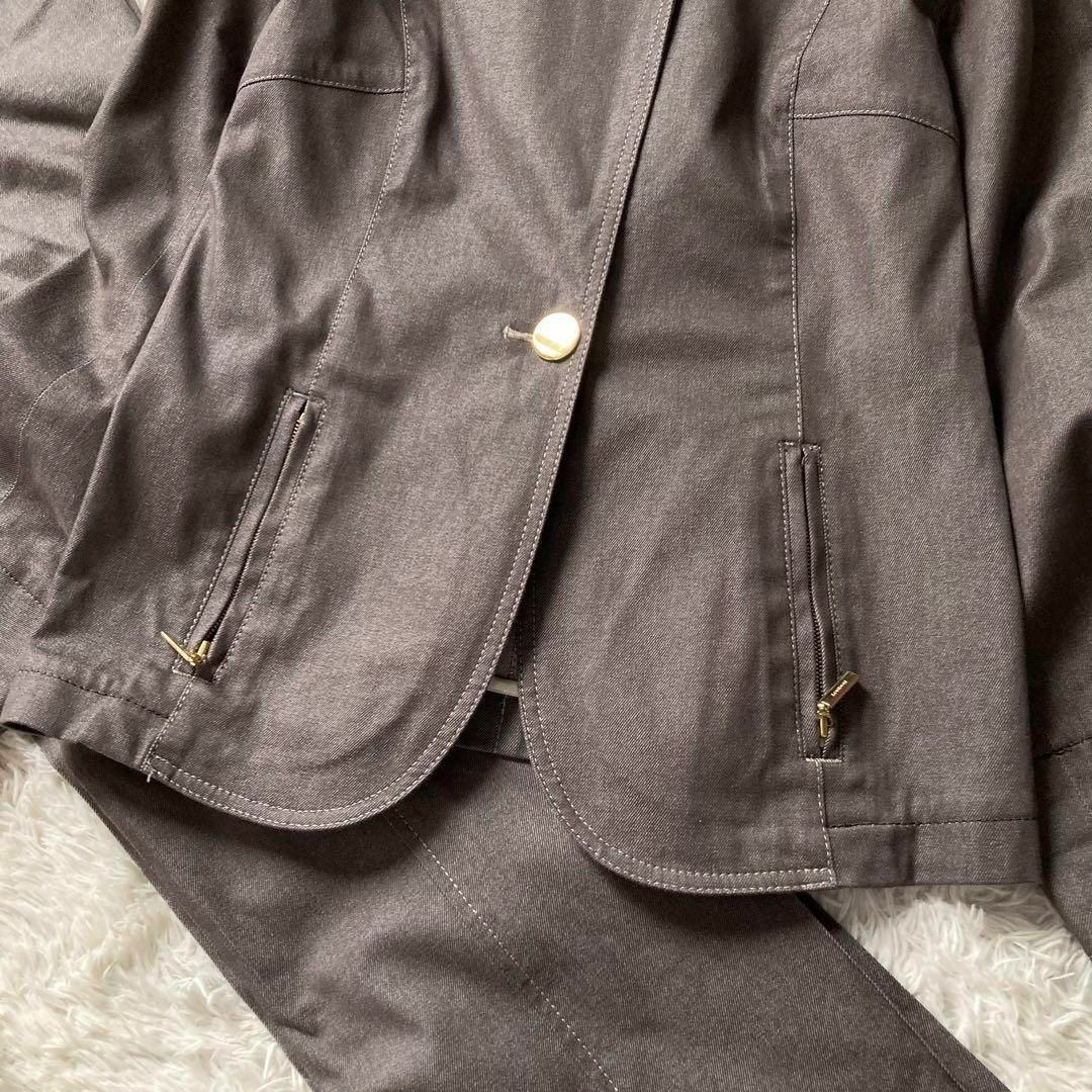 アクアスキュータム シルク混 スタンドカラーパンツスーツ ブラウン