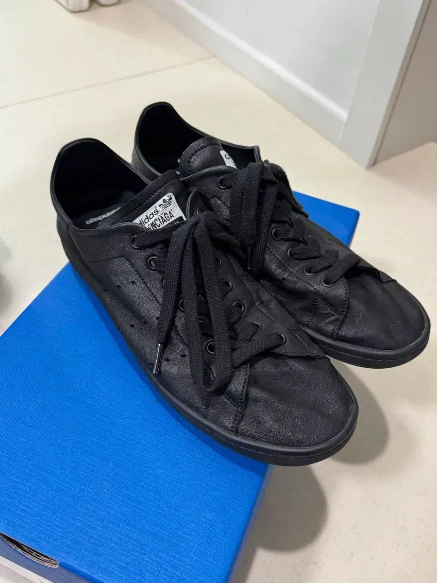 42 アディダス バレンシアガ スタンスミス ブラック