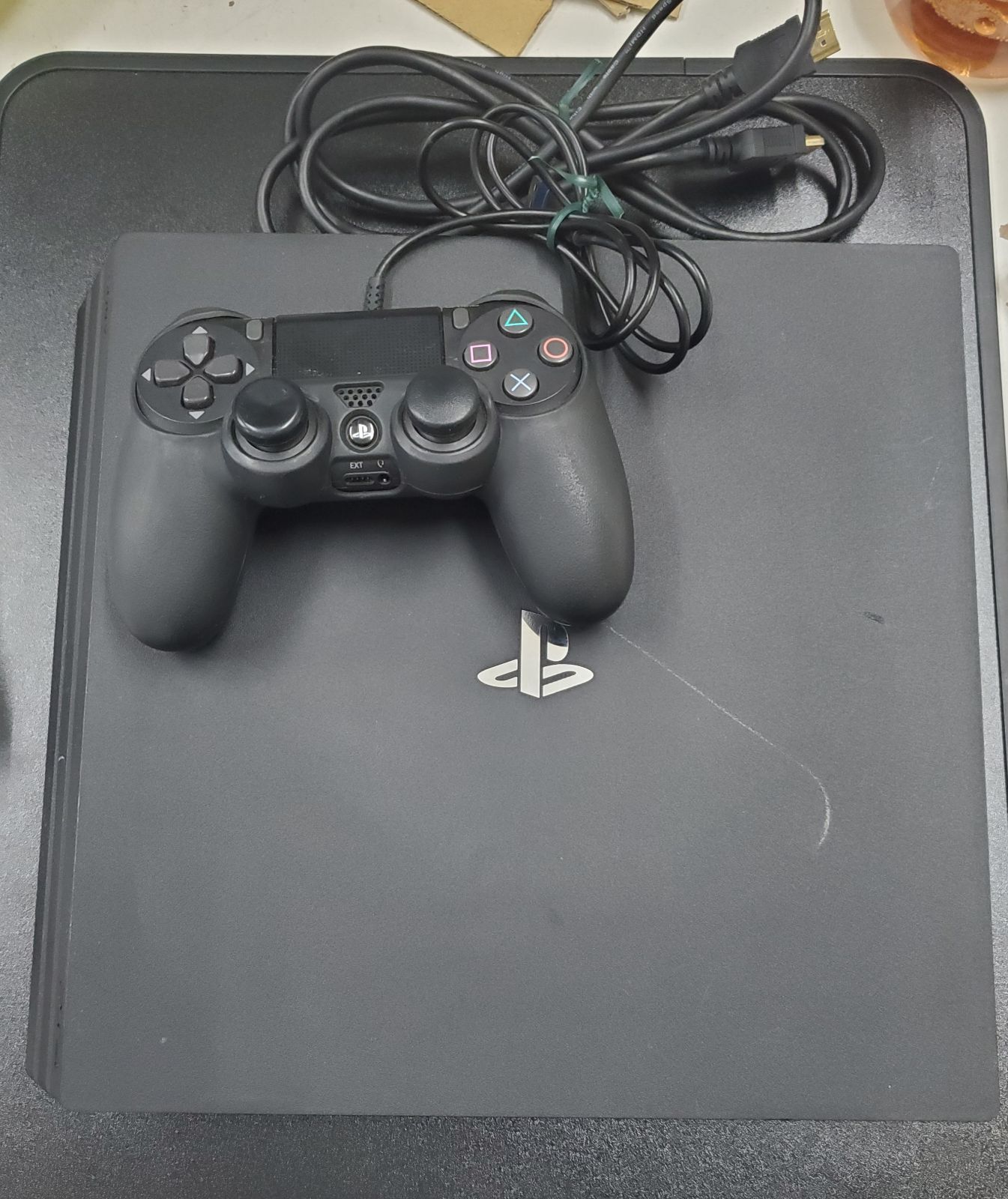 品 PlayStation 4 PRO CUH-7000 B 本体 PS 1 TB