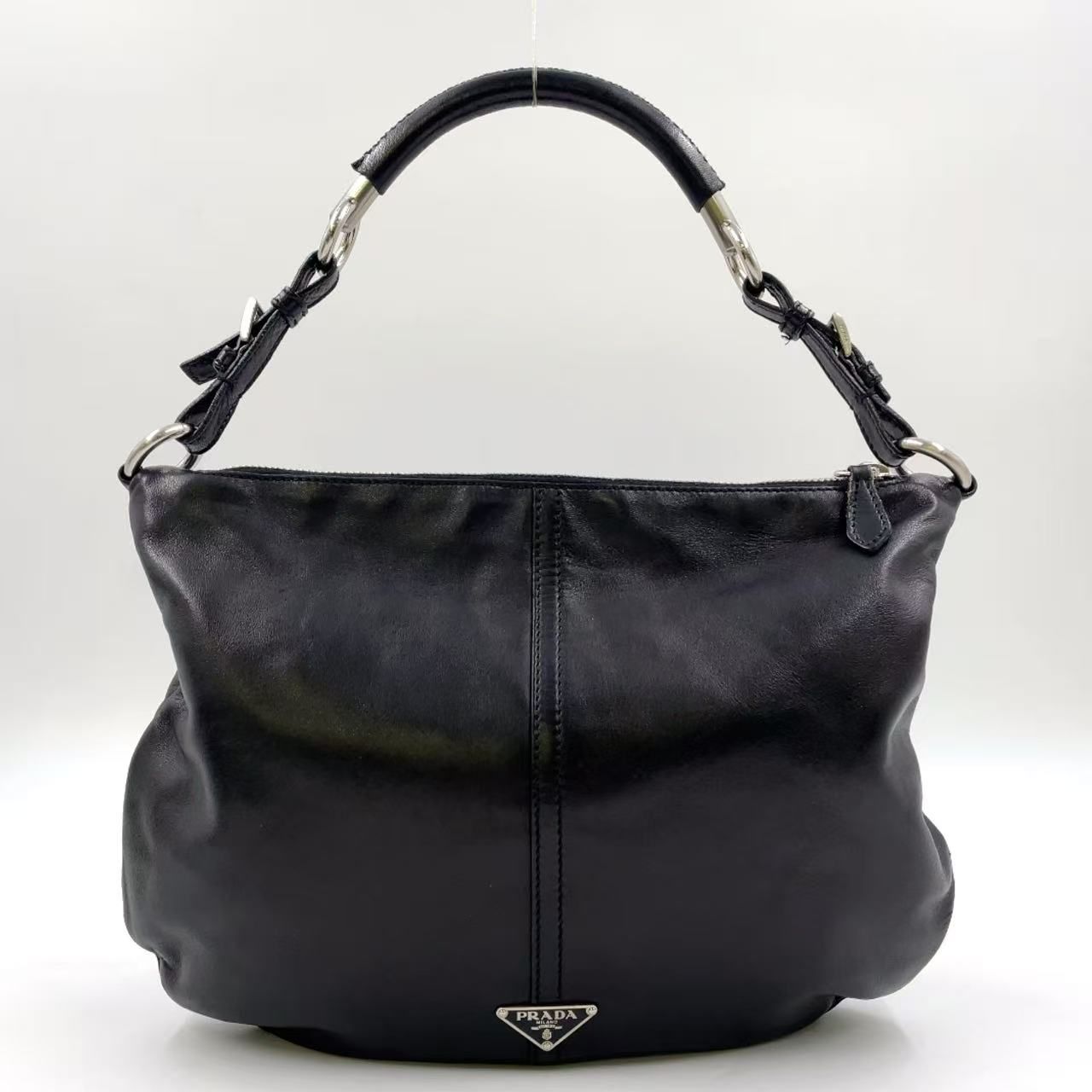 PRADA ワンショルダーバッグ シルバー金具　三角ロゴ PRADA 三角ロゴプレート ワンショルダー レザー ブラック トートバッグ