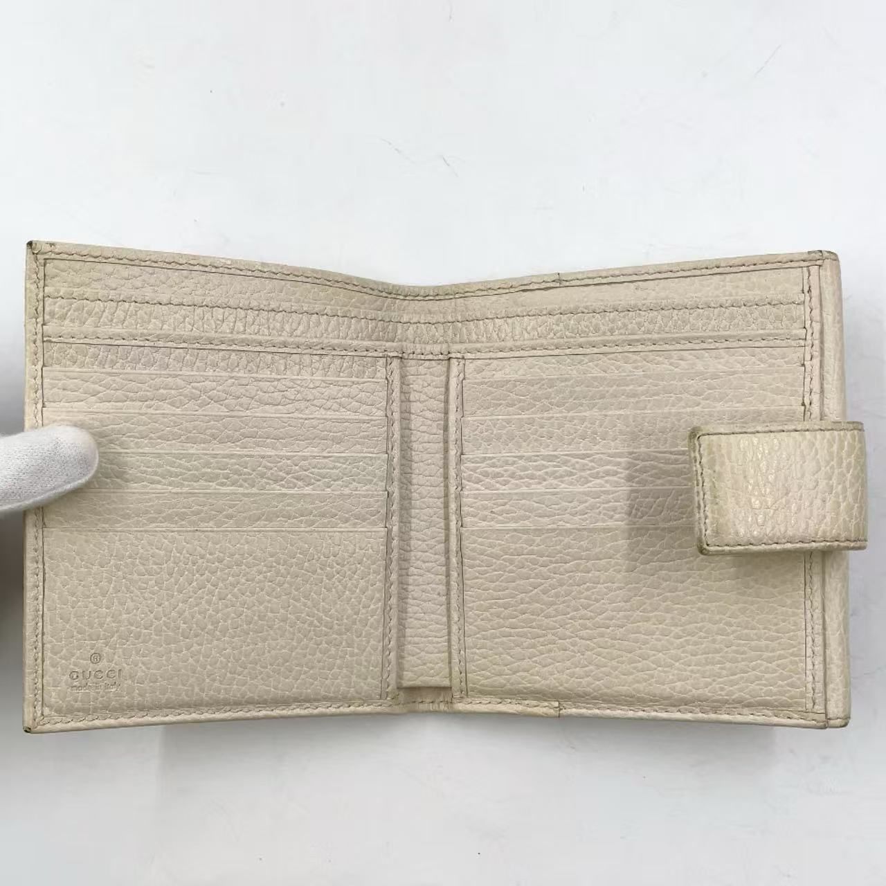 GUCCI 2つ折り財布 ホワイト レザー GUCCI 2つ折り財布 ホワイト レザー 【公式通販】