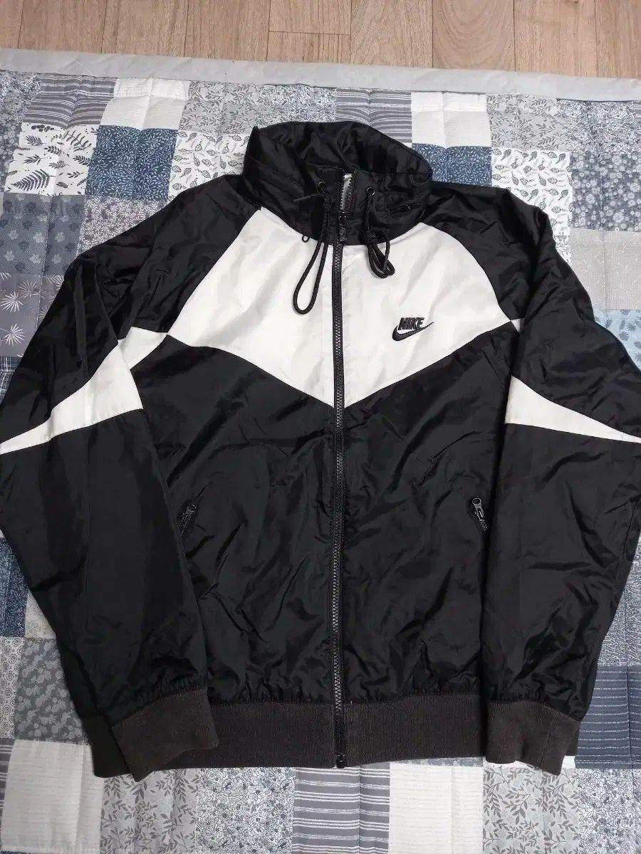 ナイキ ビックスウォッシュ ウィンドブレーカー ブラック/白 アウター