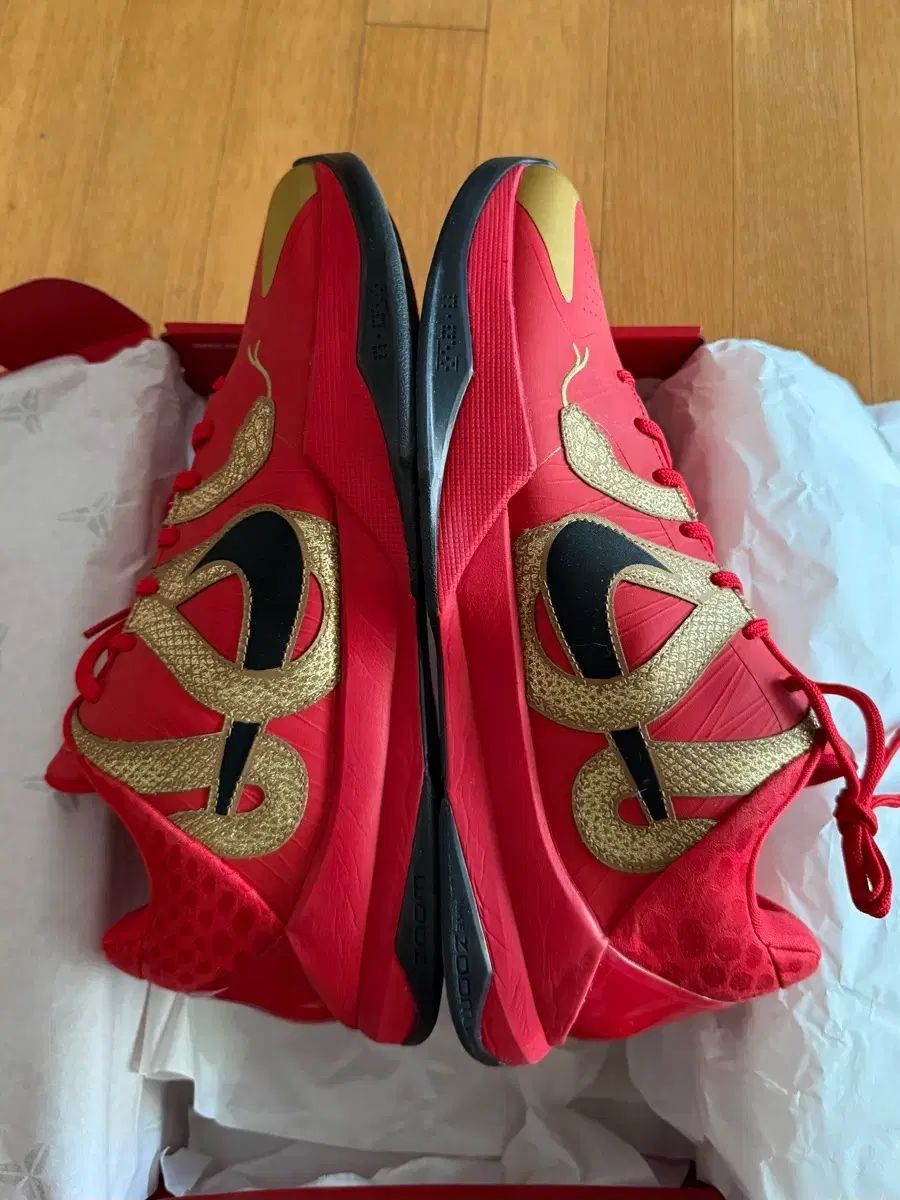 300 NIKE コービー 5 プロトロ イヤー OF THE 맘바 ユニバーシティ レッド シューズ(男性用) バスケットボール スポーツ