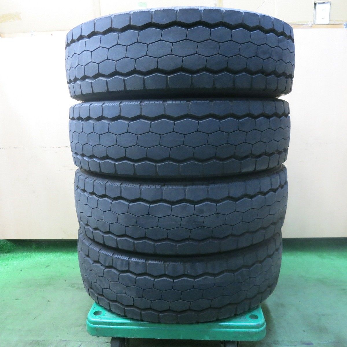 バリ溝 25年 9 5分以上 トラック タイヤ 245 70 R 19 5 136 134 J ダンロップ エナセーブ SP 638 L オールシーズン 5インチ スタ