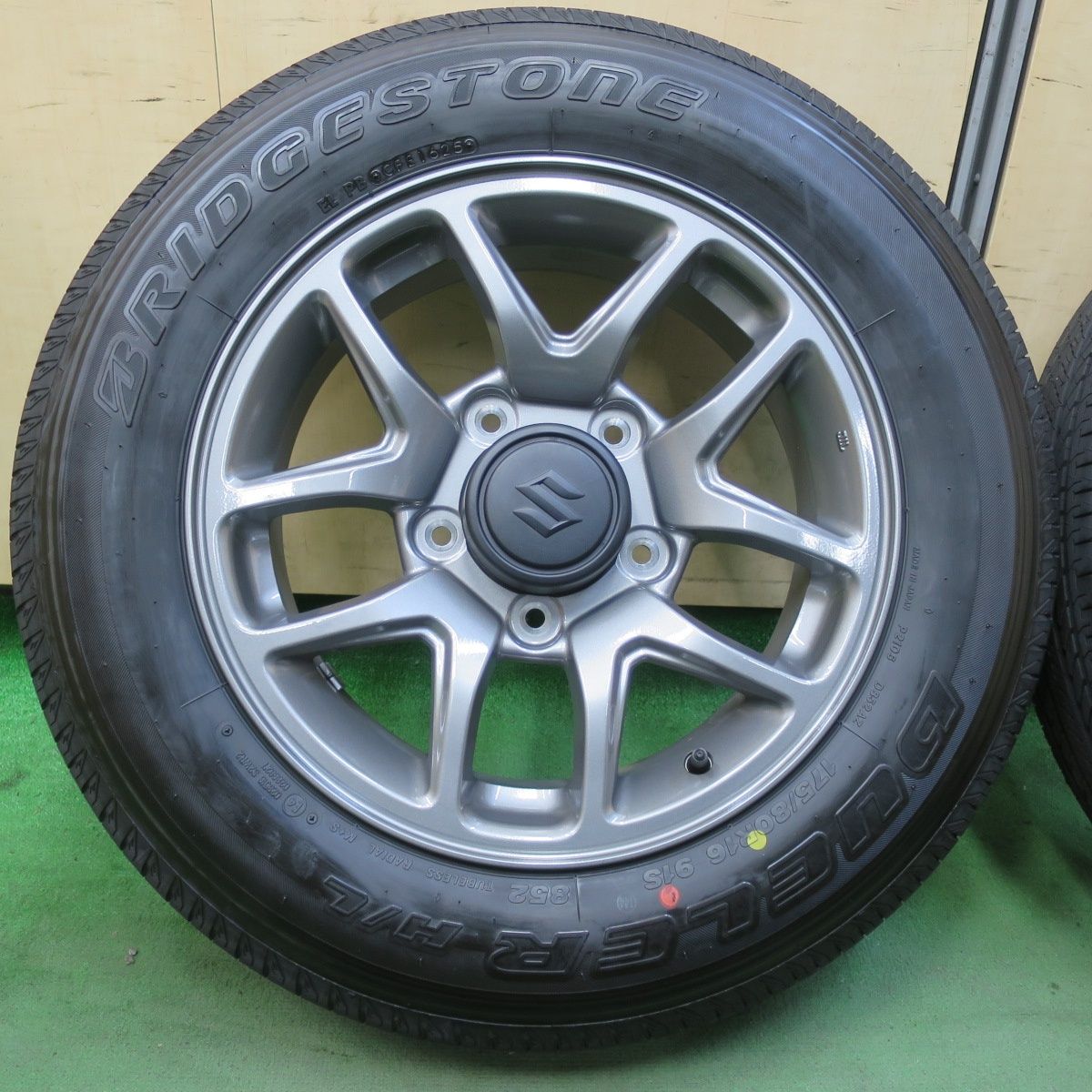 新車外し 25年 スズキ JB 64 ジムニー 175 80 R 16 ブリヂストン デューラー H L 852 16インチ PCD 139 7 5 5112403イノ