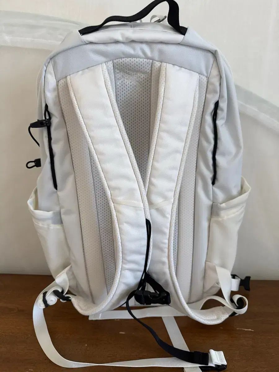 ARC TERYX アークテリクス マンティス 26 白 アーティック シルク バックパック