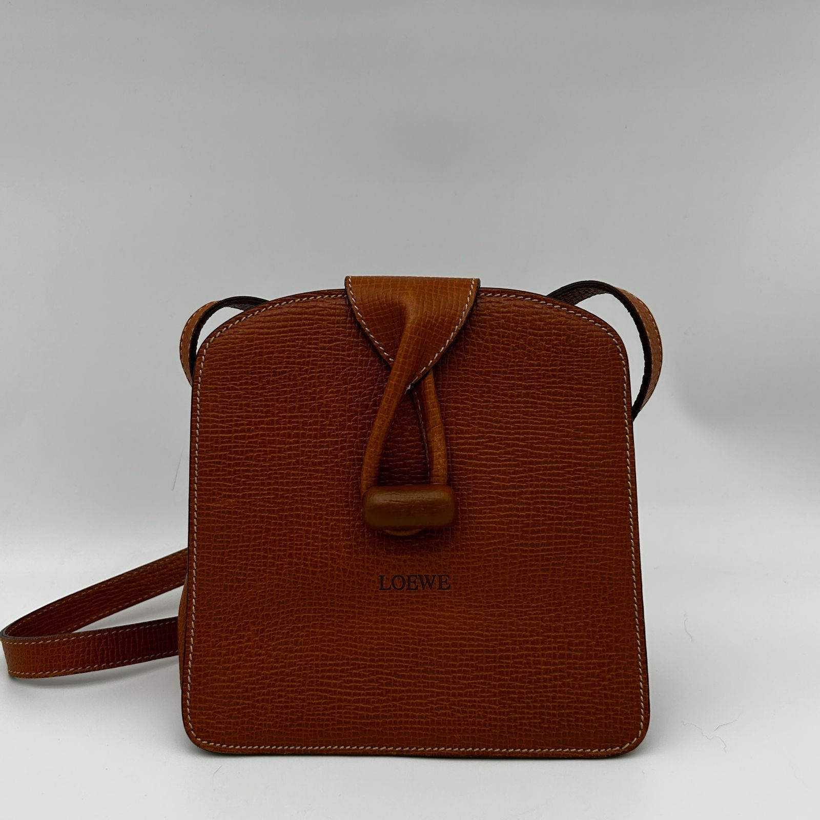 LOEWE（ロエベ）ショルダーバック レザー ヴィンテージ キャメル