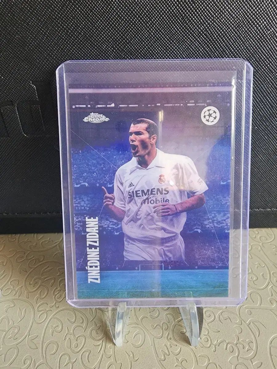最新作，得価 レアルマドリード ジネディン ジダン 2025 TOPPS トップス クロム Tシャツ サッカーカード 記念グッズ