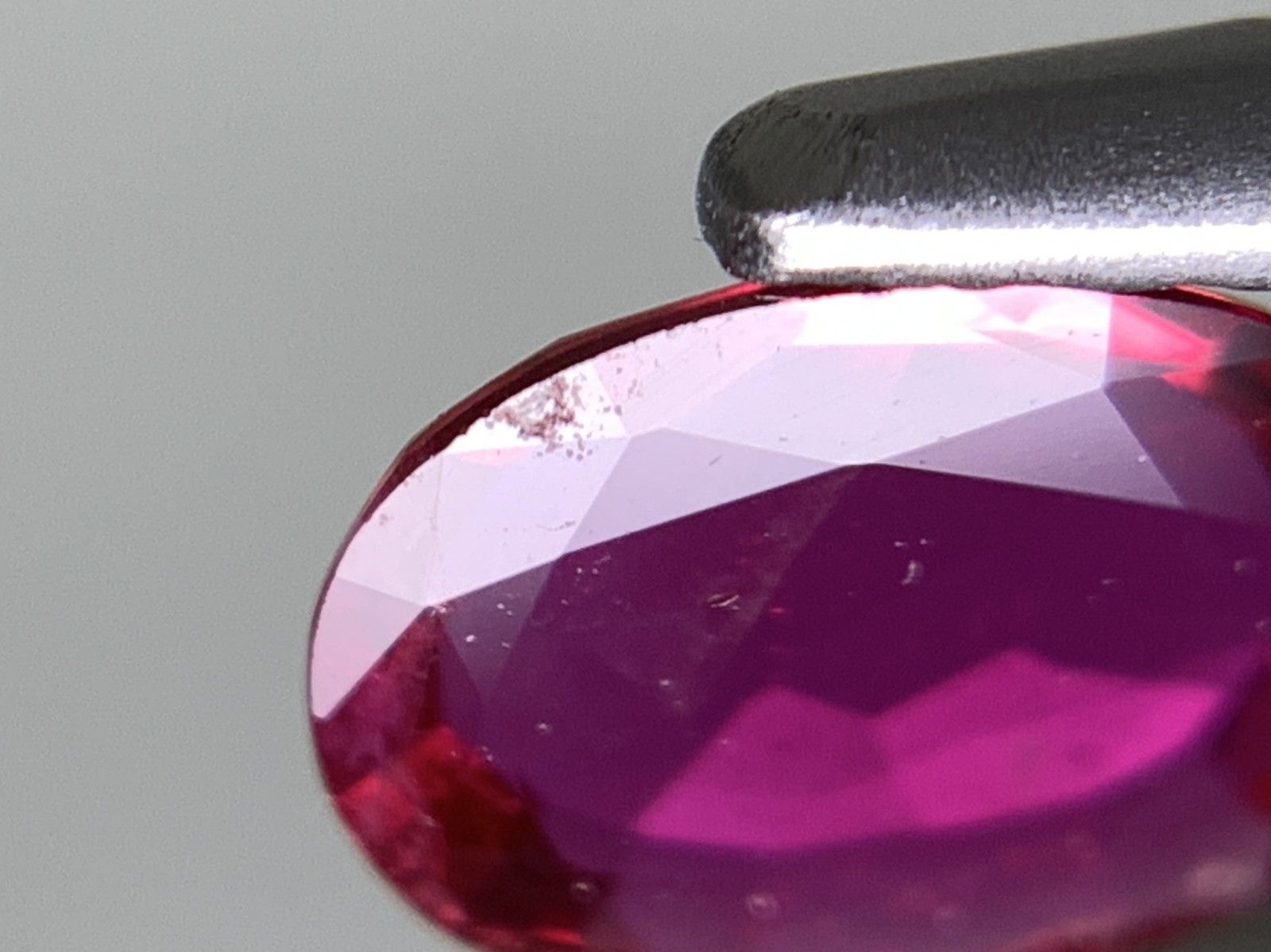 ルビー 天然 0.661ct 宝石ソーティング付き 6.9㎜×5.4㎜×1.5㎜ ルース