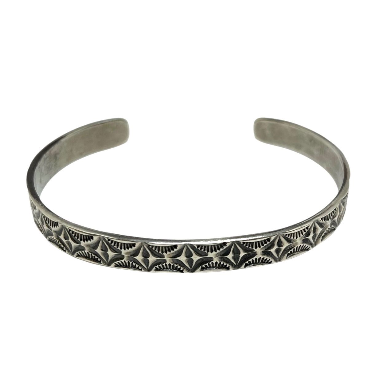 ナバホ族 （ヘンリー マリアーノ作）HRM SVバングル - メルカリ