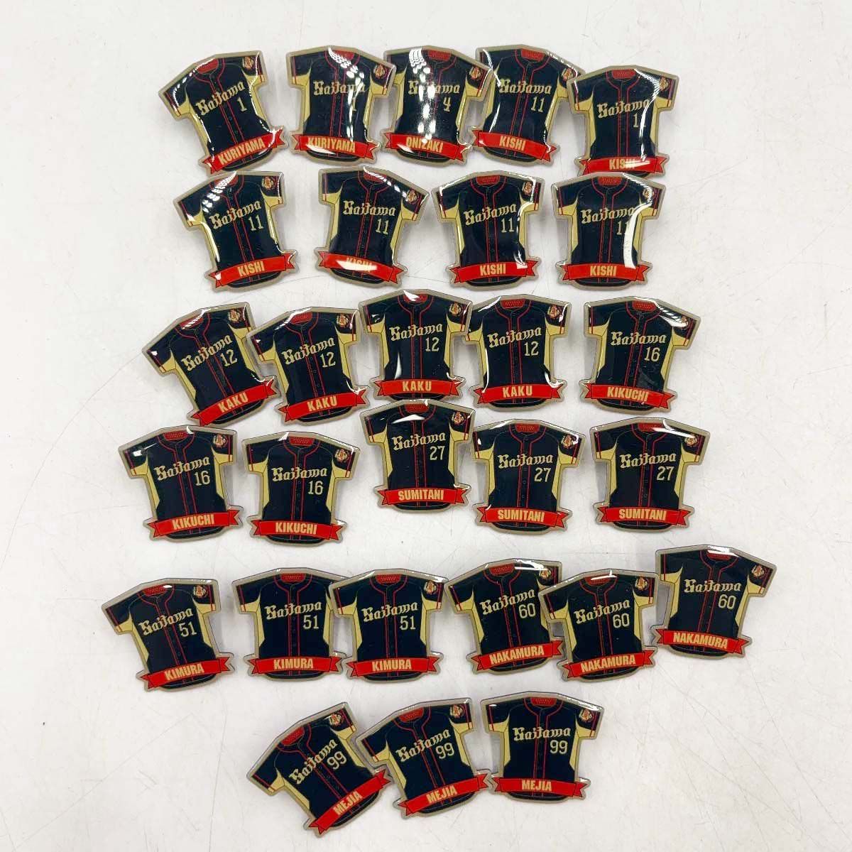 [457点セット] 埼玉西武ライオンズ グッズ 帽子 シート マット キーホルダー ピンバッジ 440点 中村剛也 片岡治大 他 大量 まとめ 457点セット] 埼玉西武ライオンズ グッズ 帽子 シート マット