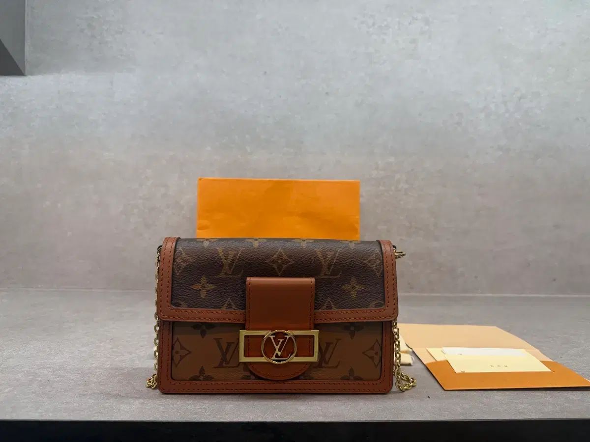 Louis Vuitton ドーフィン チェーン ウォレット