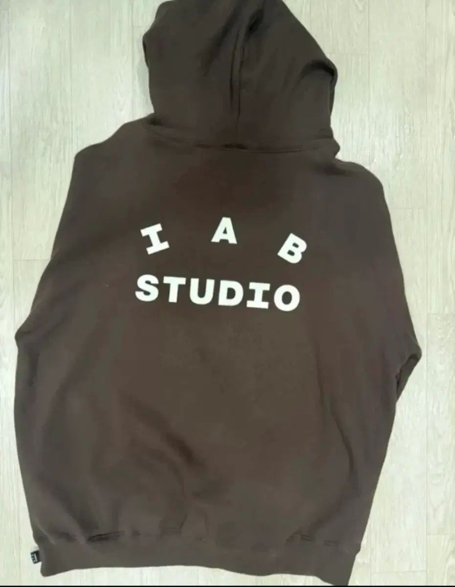 IAB Studio フード ブラウン XL