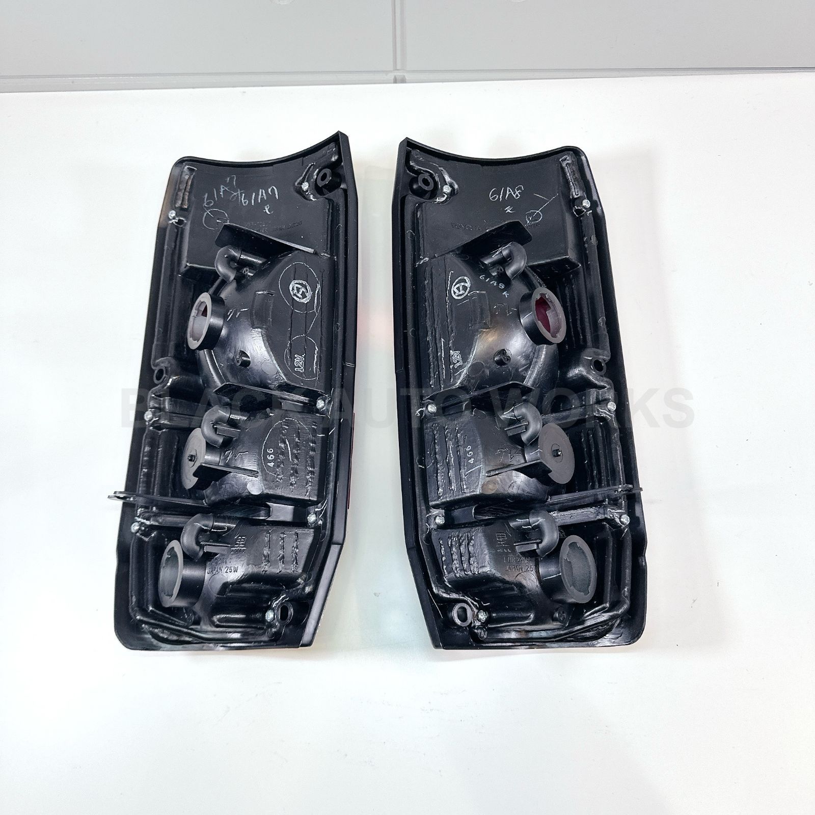 トヨタ純正品】再再販 ランクル70 テールランプ ハーネス付き GDJ