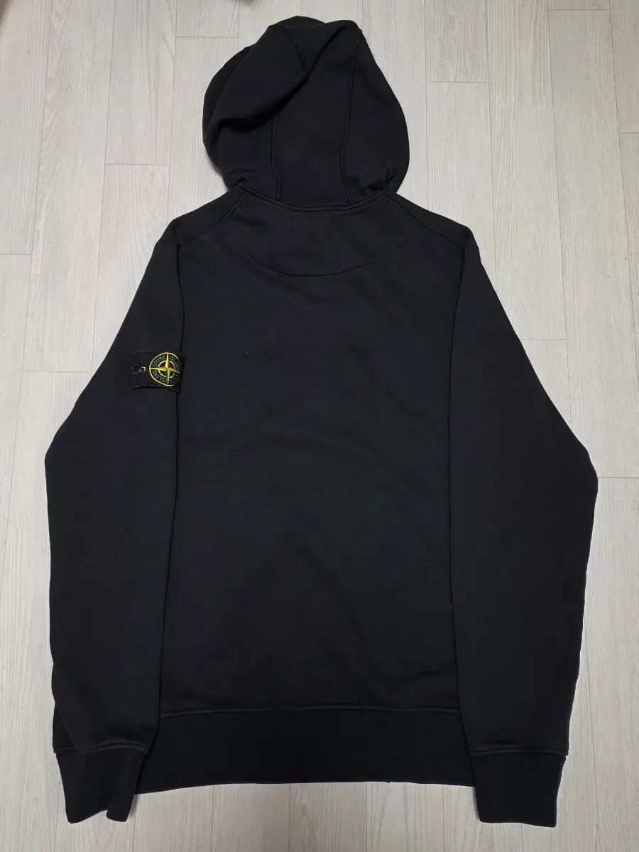 24年式 ストーンアイランド ブラック フードジップアップ