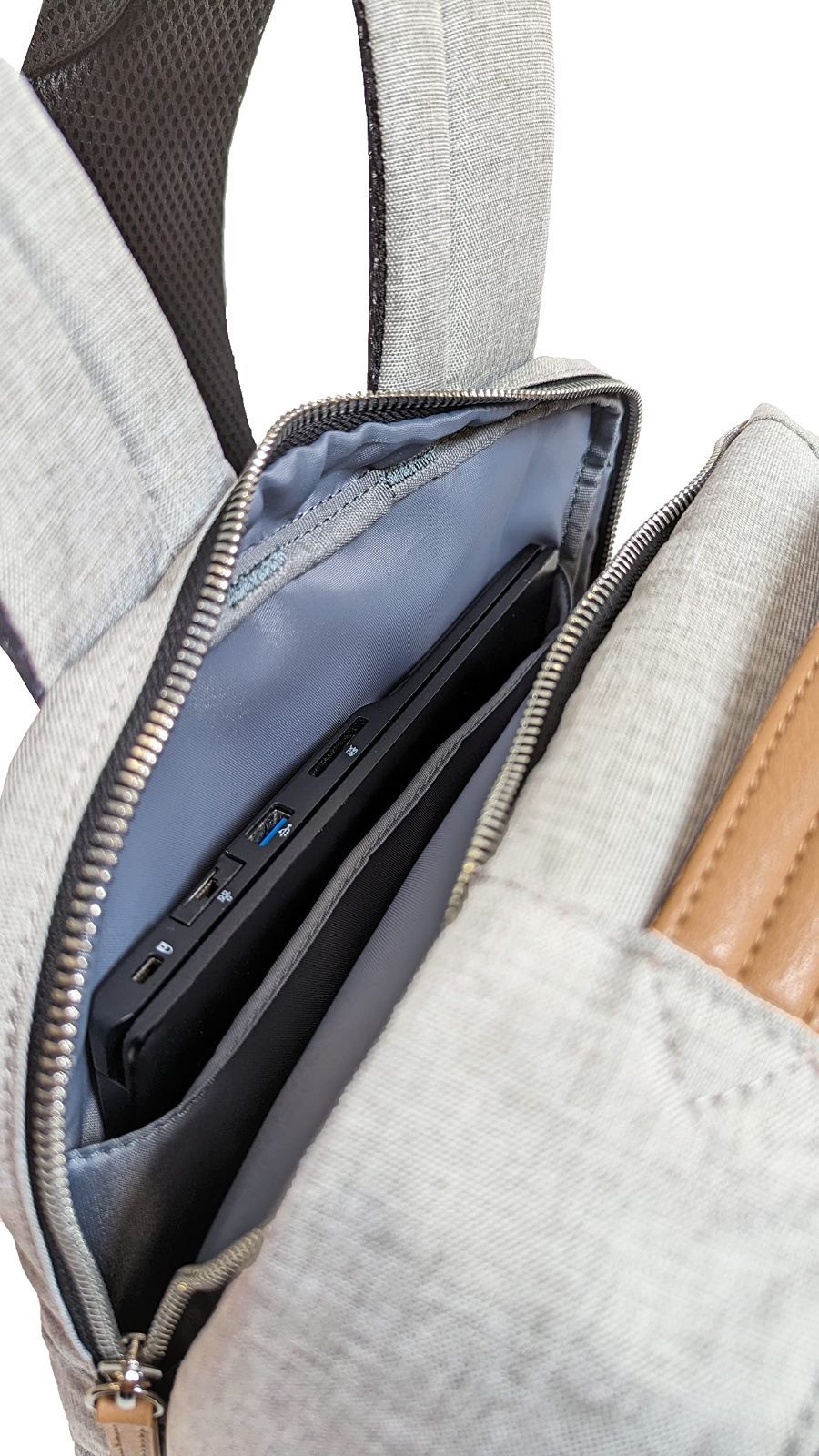 13.3インチPC収納OK