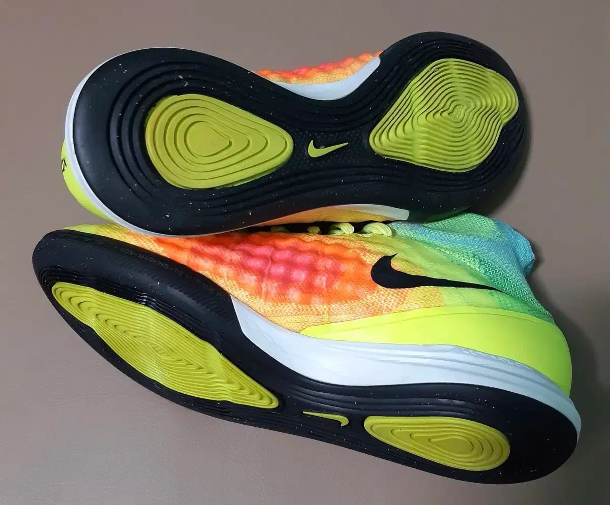 NIKE サッカーシューズ マジスタ プロキシモ2 インドア ランニング