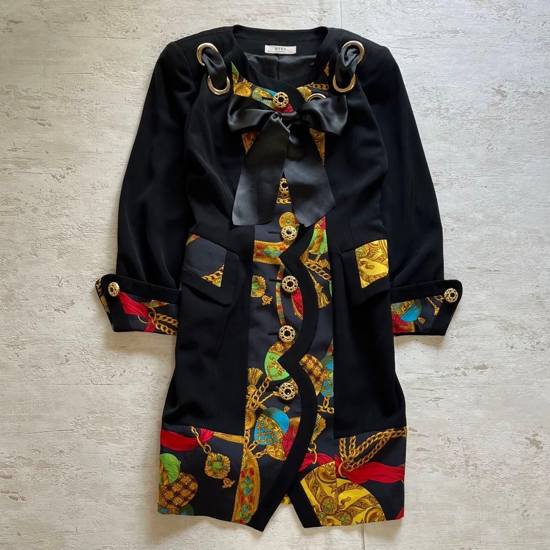 昭和レトロ豪華スカーフ柄 黒ワンピース 金ボタン リボン付き 昭和バブリー風