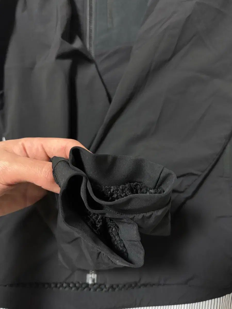 フーディー ブラック