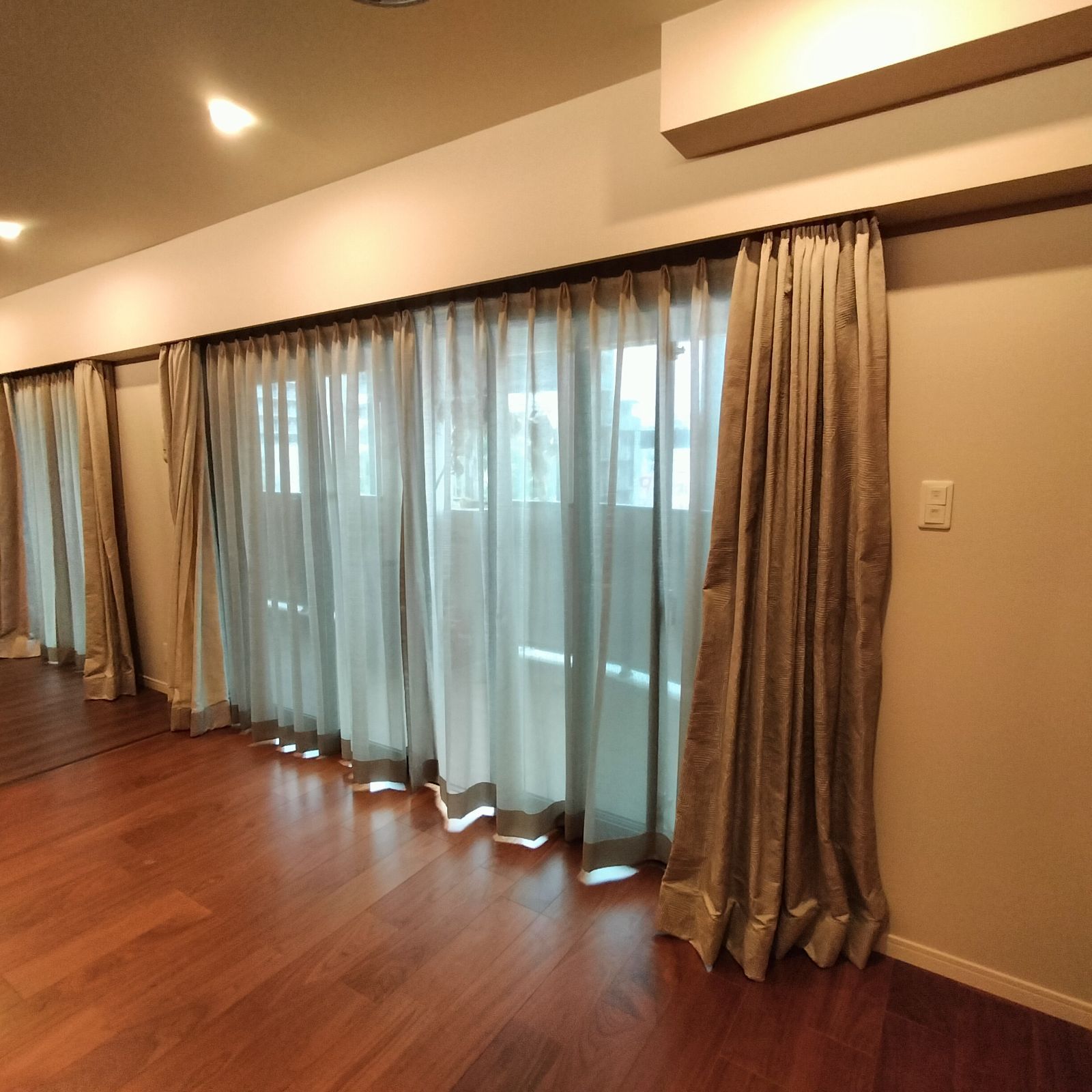 カッシーナ イクスシー カーテン 1組 W 97×H 203 E-2511 KA 2