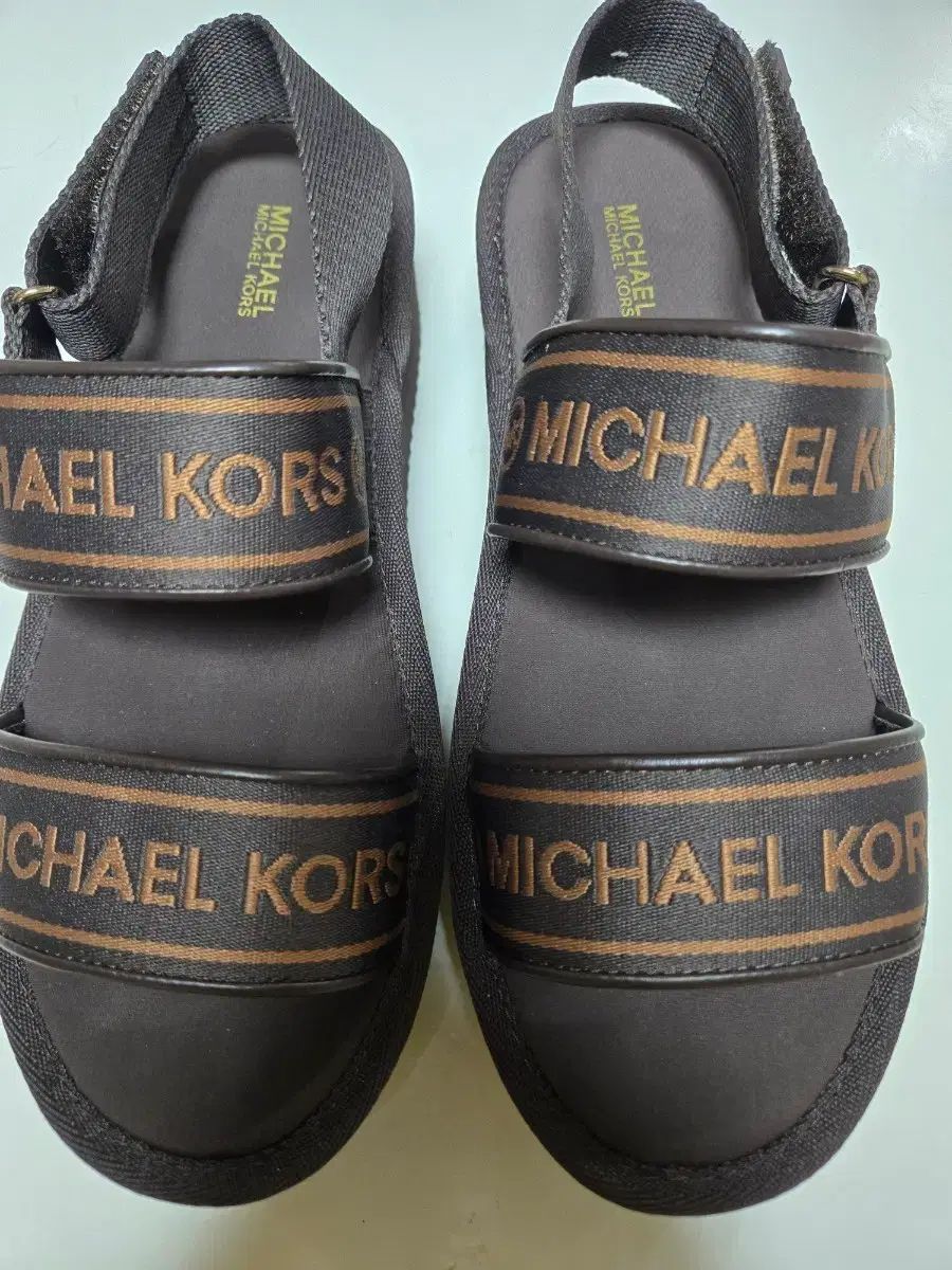 MICHAEL KORS マイケルコース ブラウン ロゴ ストラップ サンダル