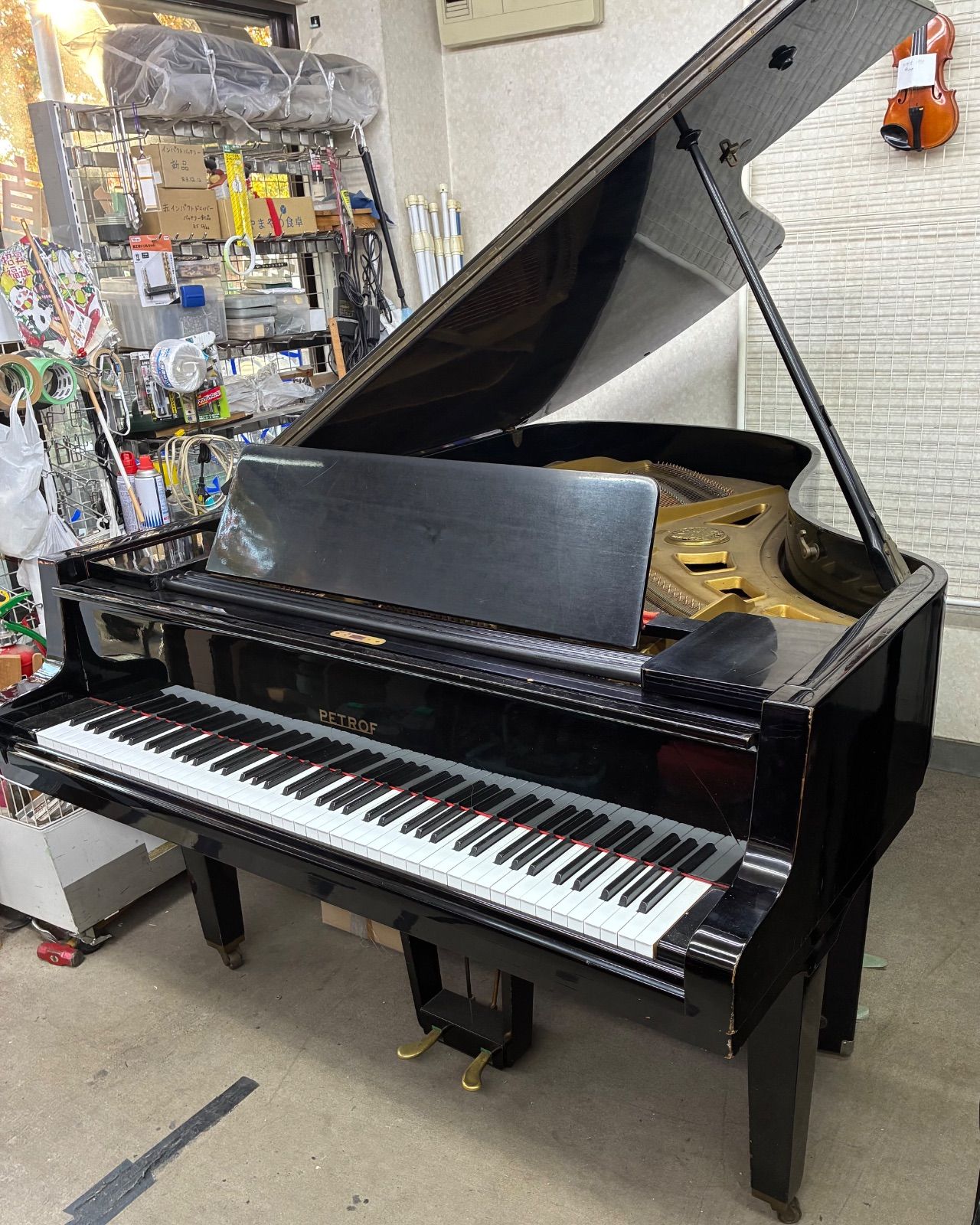 ペトロフ グランドピアノです。G5型の大型 ある人にはお買い得品です