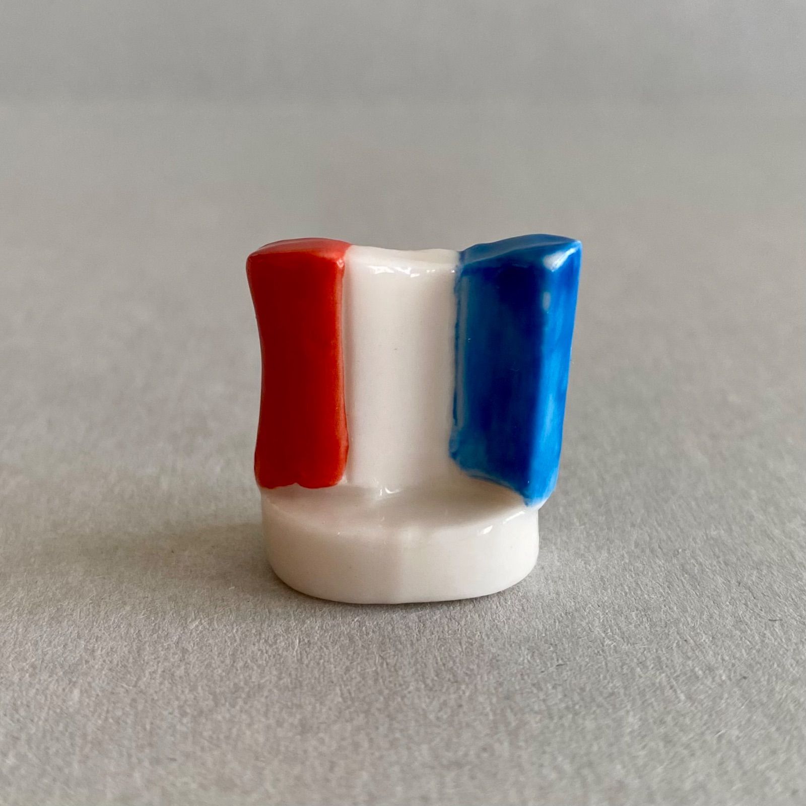 フランス国旗のフェーブ／建国記念日／フランス雑貨／陶器ミニチュア
