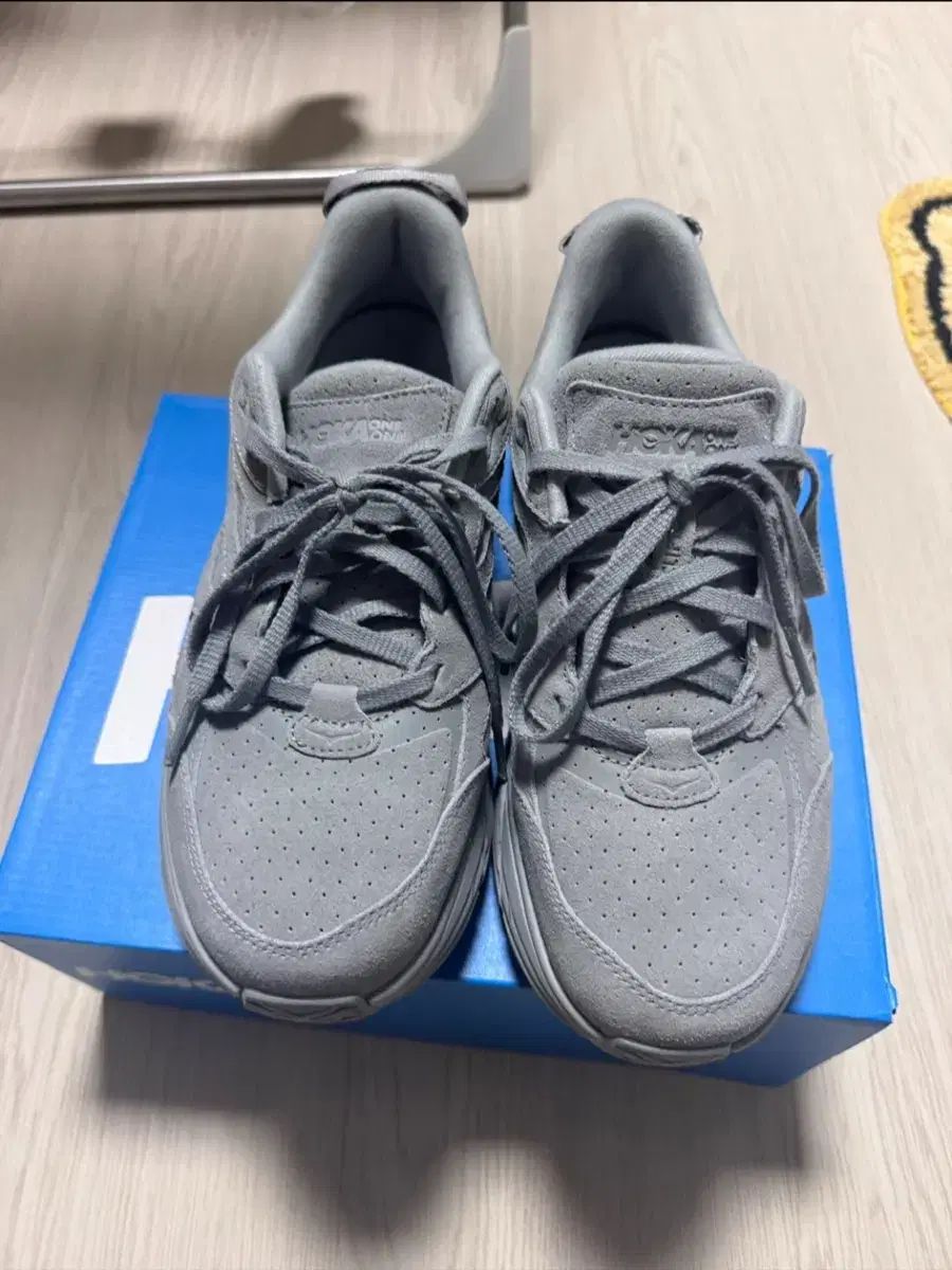 ホカオネオネ クリフトン L スウェード グレー 275 mm